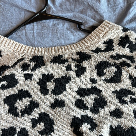 Love Tree Large Women’s Leopard Spots Knit Woven Sweater Comfy NWOT V-neck - Picture 9 of 13